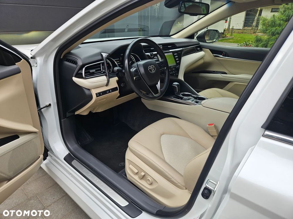 Toyota Camry 2.5 Hybrid Executive CVT - 19