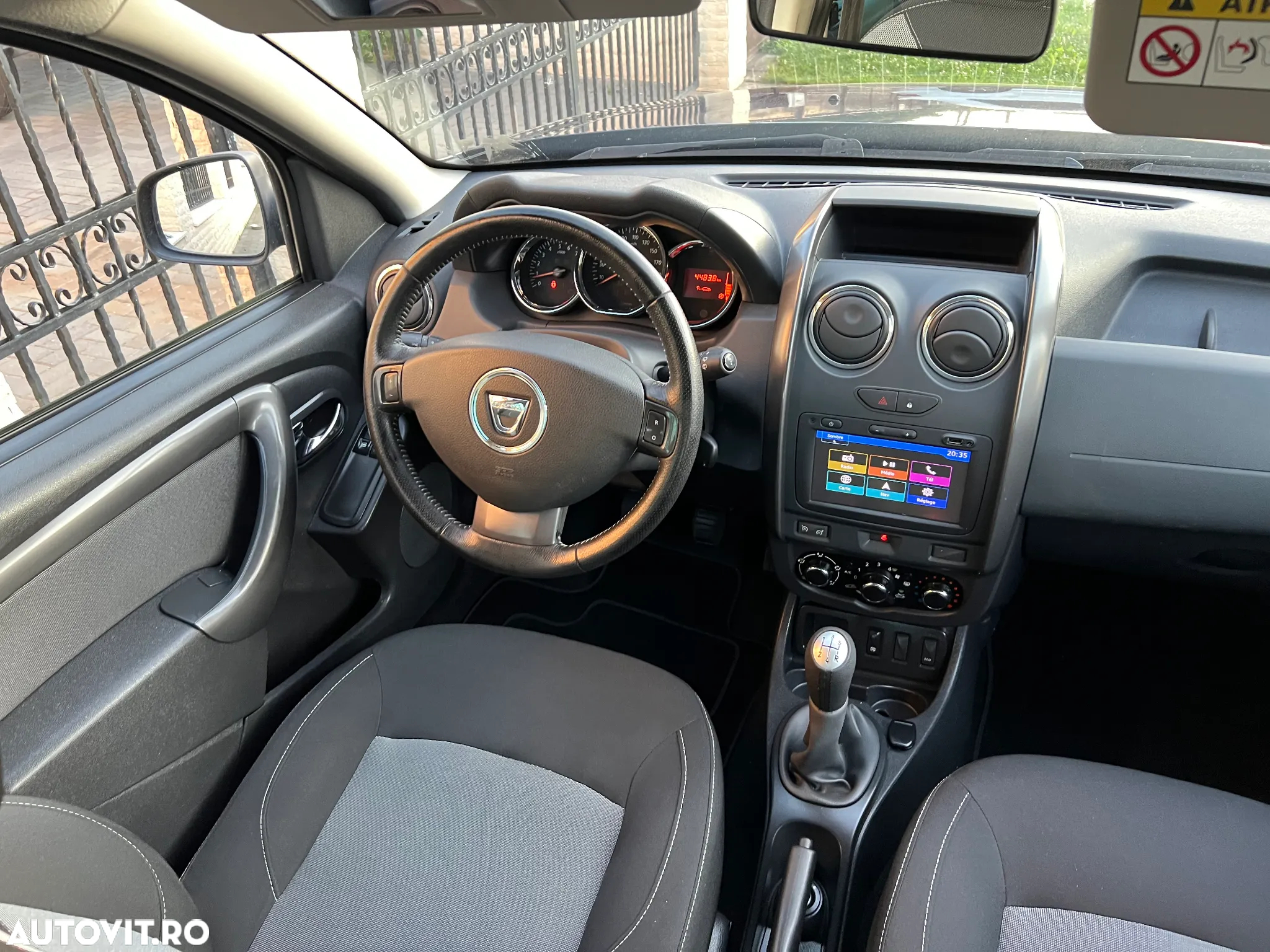 Dacia Duster 1.6 SCe Essential - 11