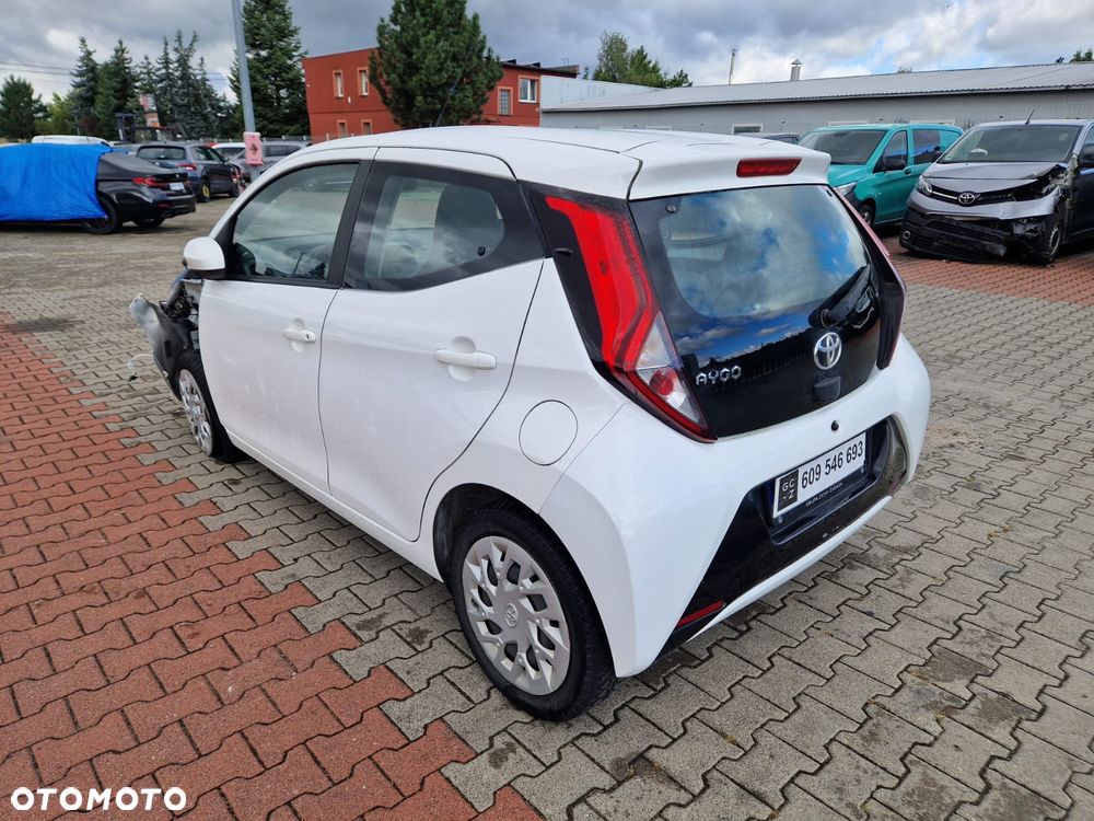 Toyota Aygo x-play - 3