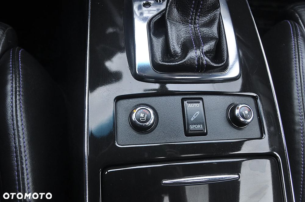 Infiniti QX70 3.0d S - 25