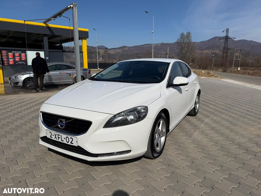 Volvo V40 D4 VEA Momentum - 1