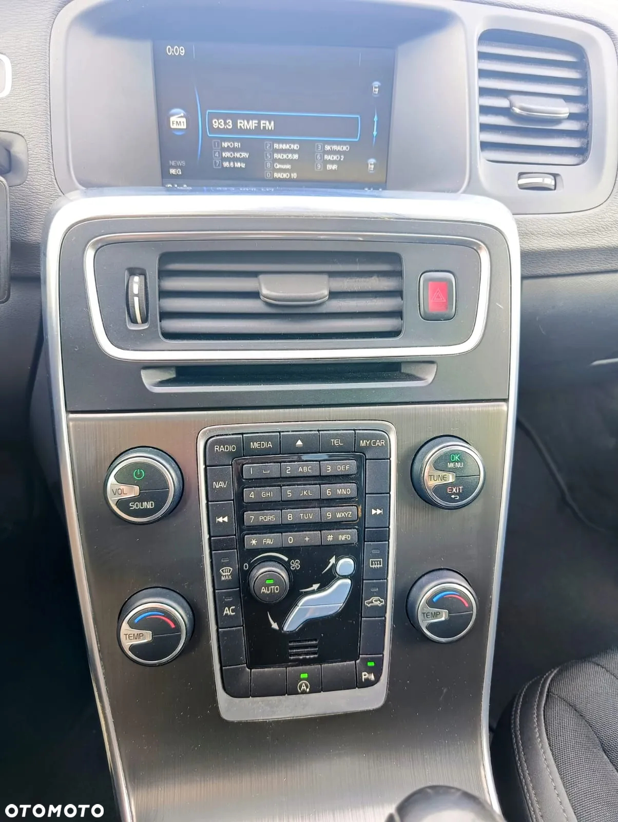 Volvo V60 T3 Momentum - 14