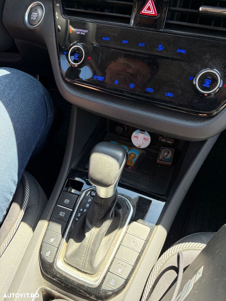 Hyundai IONIQ - 12