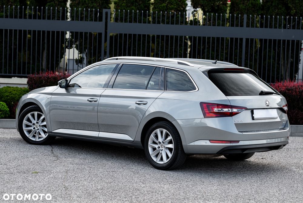 Skoda Superb 2.0 TDI 4x4 L&K DSG - 11