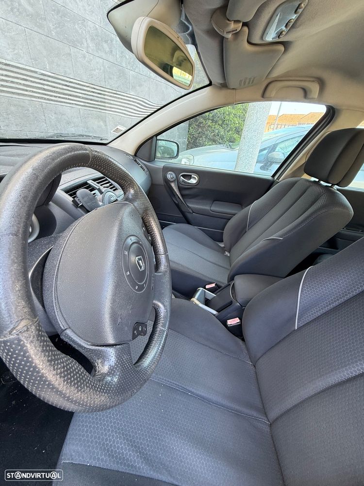 Renault Mégane Break 1.9 dTi Authentic - 4