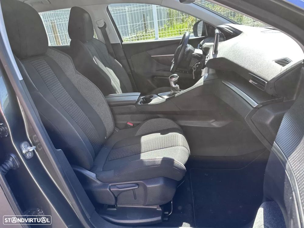 Peugeot 3008 1.2 PureTech Allure Pack - 31