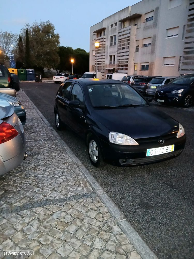 Opel Corsa 1.2 16V Confort - 2
