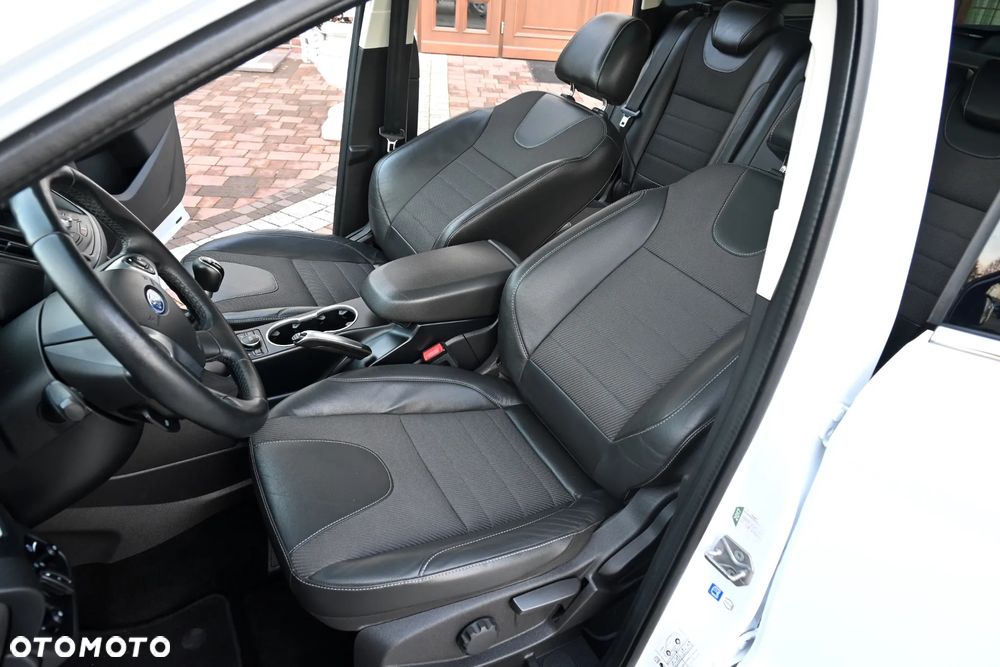 Ford Kuga 2.0 TDCi FWD Titanium - 29