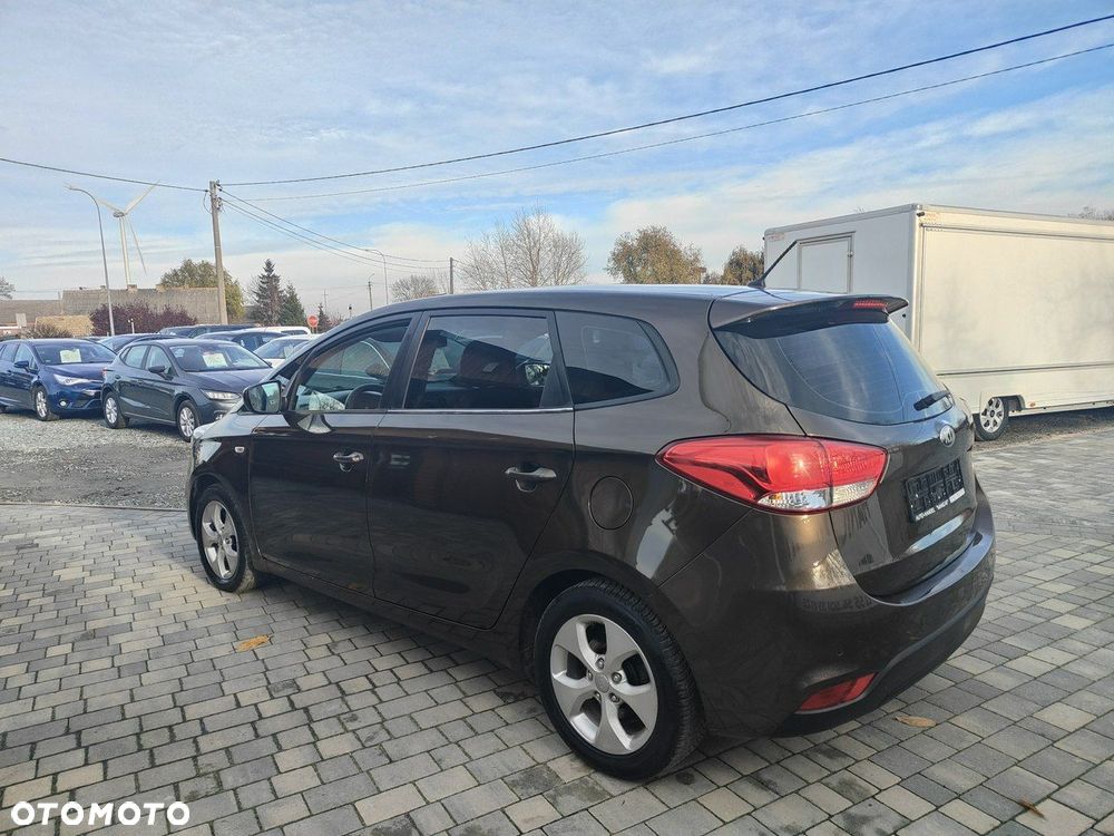 Kia Carens - 5