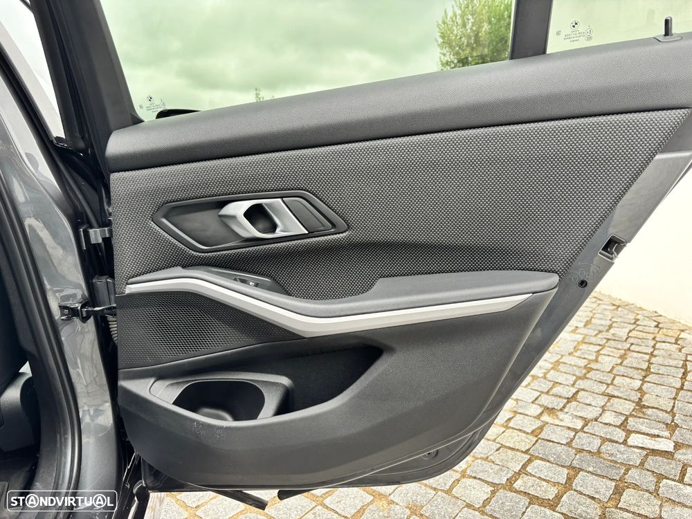 BMW 330 - 24