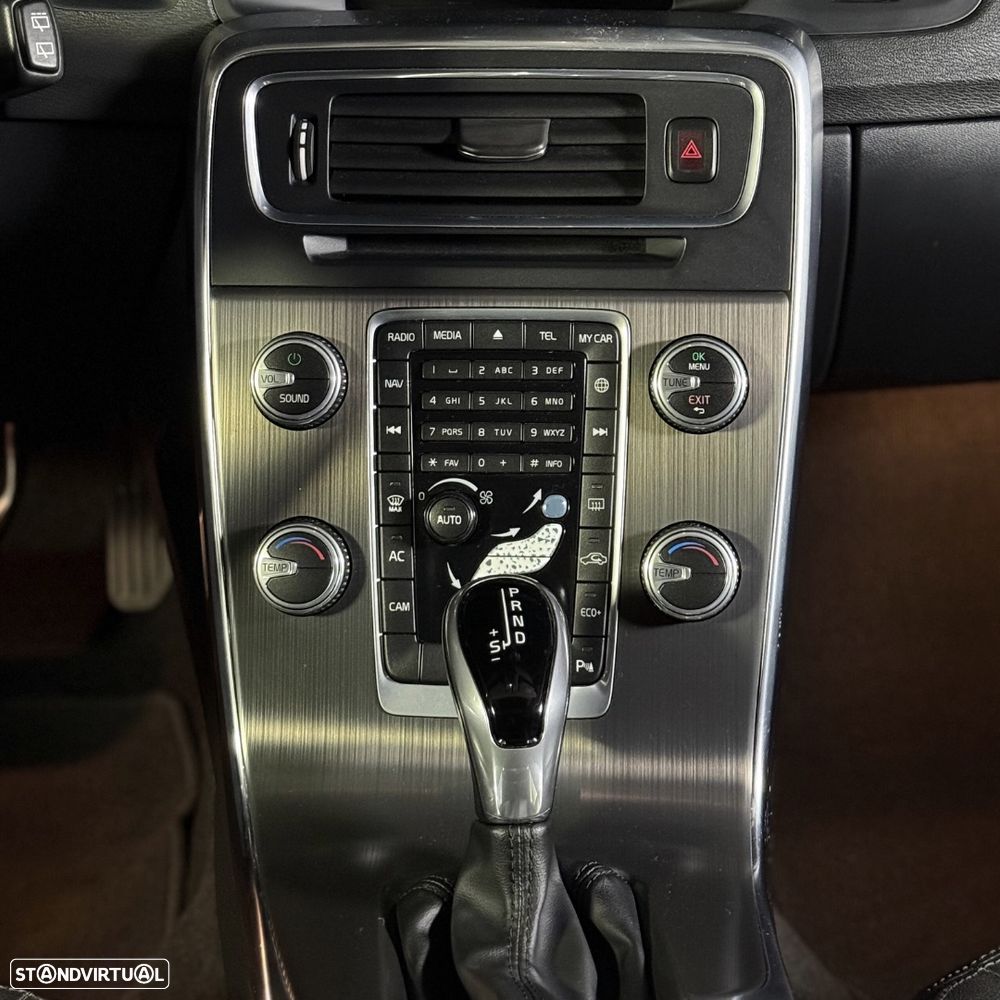 Volvo V60 Cross Country 2.0 D4 Pro Geartronic - 12