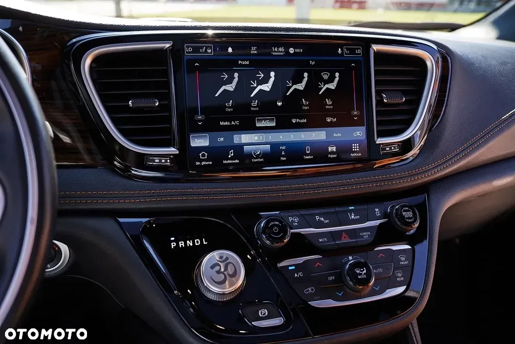 Chrysler Pacifica - 12