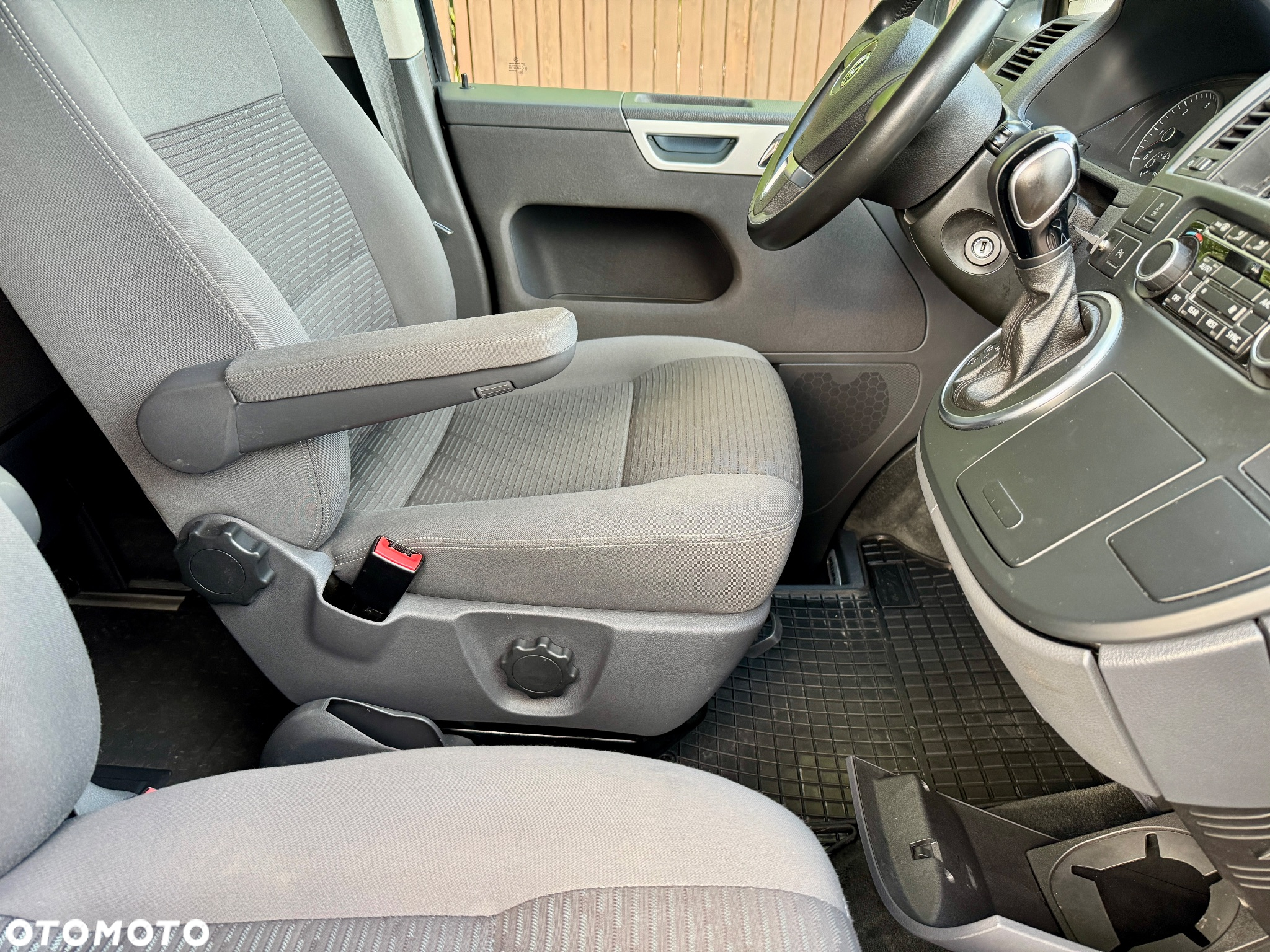 Volkswagen Multivan - 16