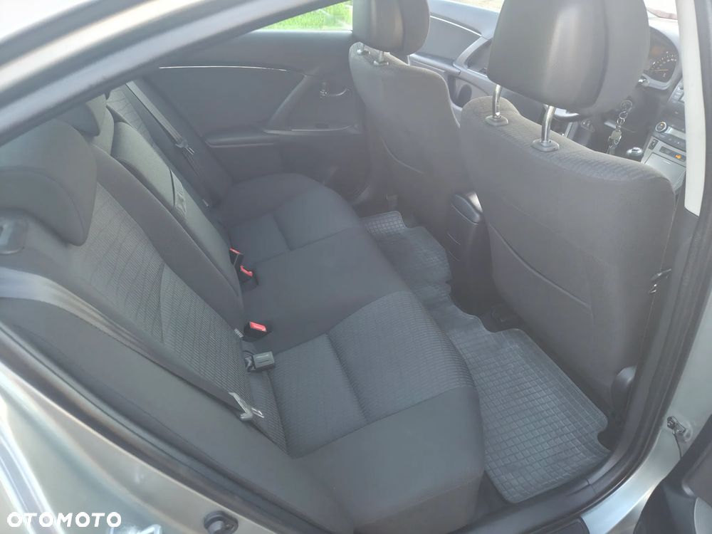 Toyota Avensis 1.8 Active - 16