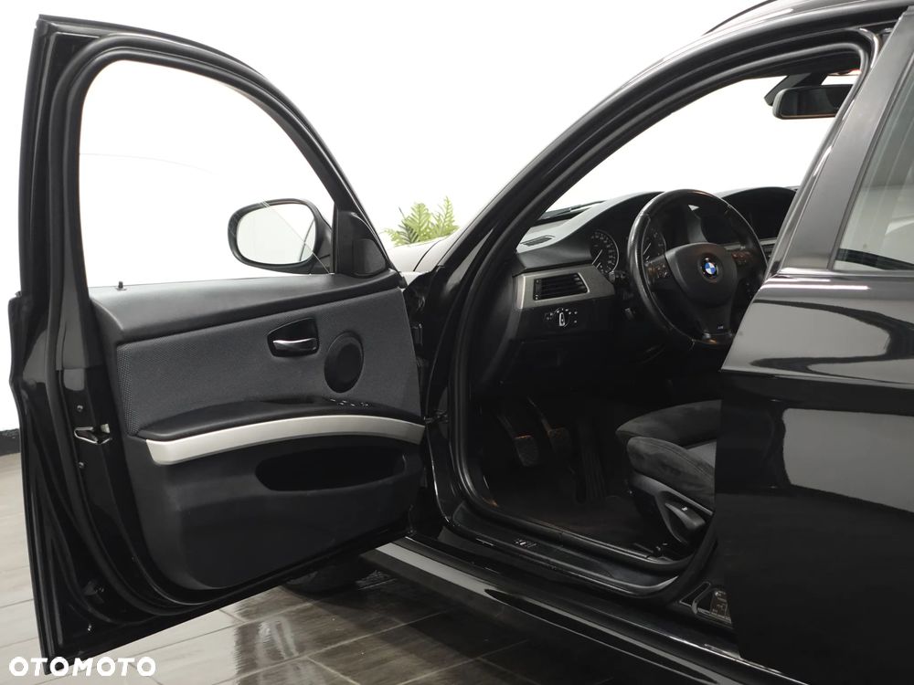 BMW Seria 3 318i Edition Sport - 16