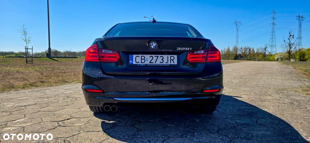 BMW Seria 3 328i Luxury Line - 24