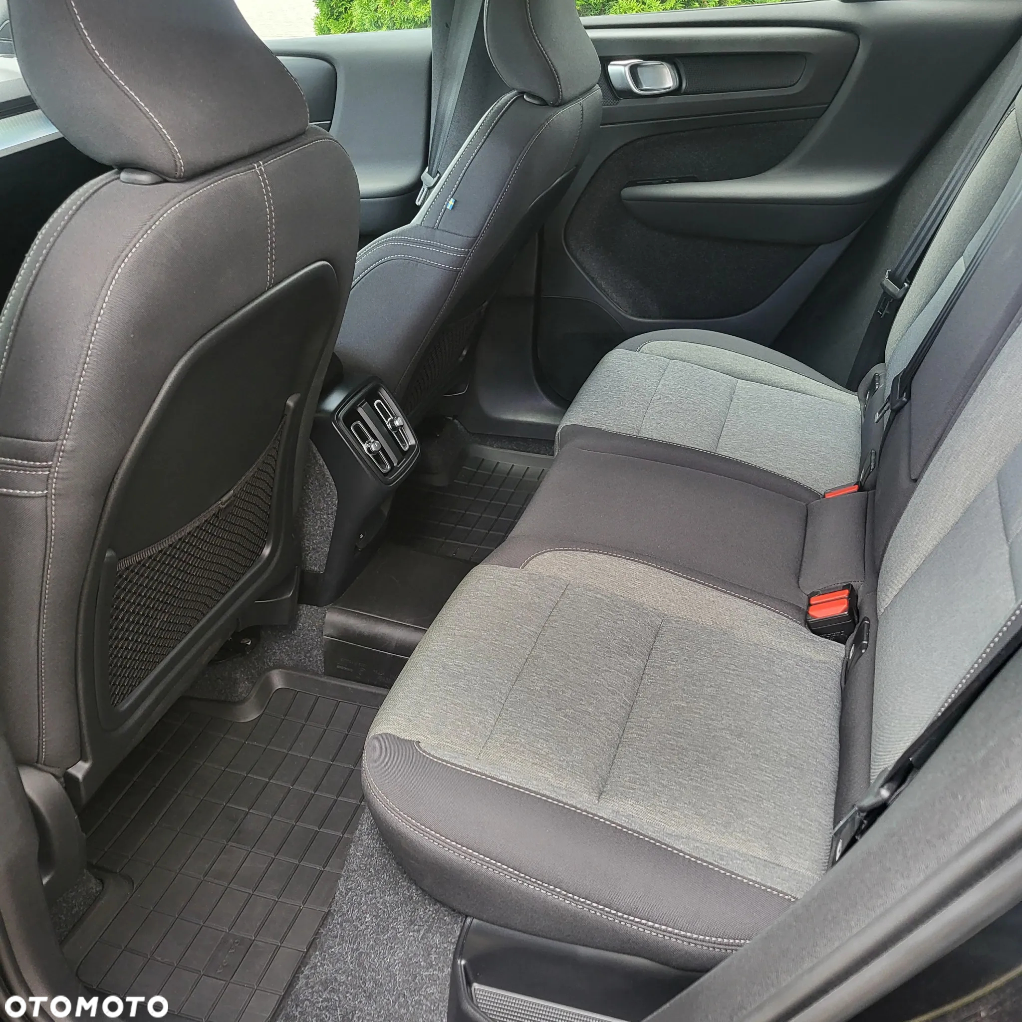Volvo XC 40 B3 Plus Dark - 6