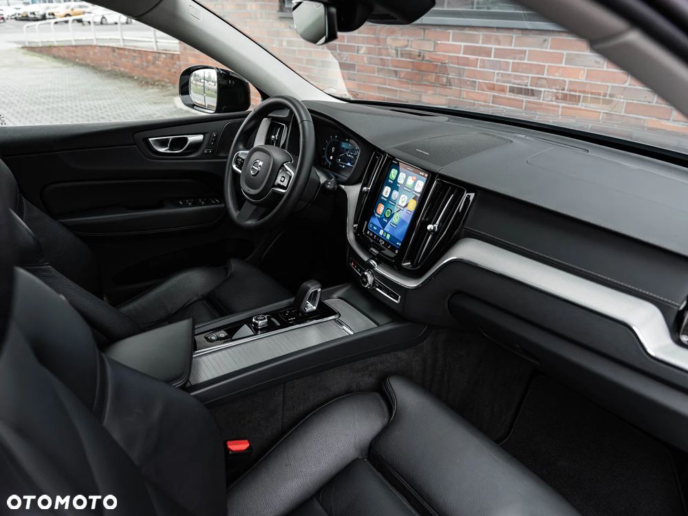 Volvo XC 60 B4 D Plus Dark - 23