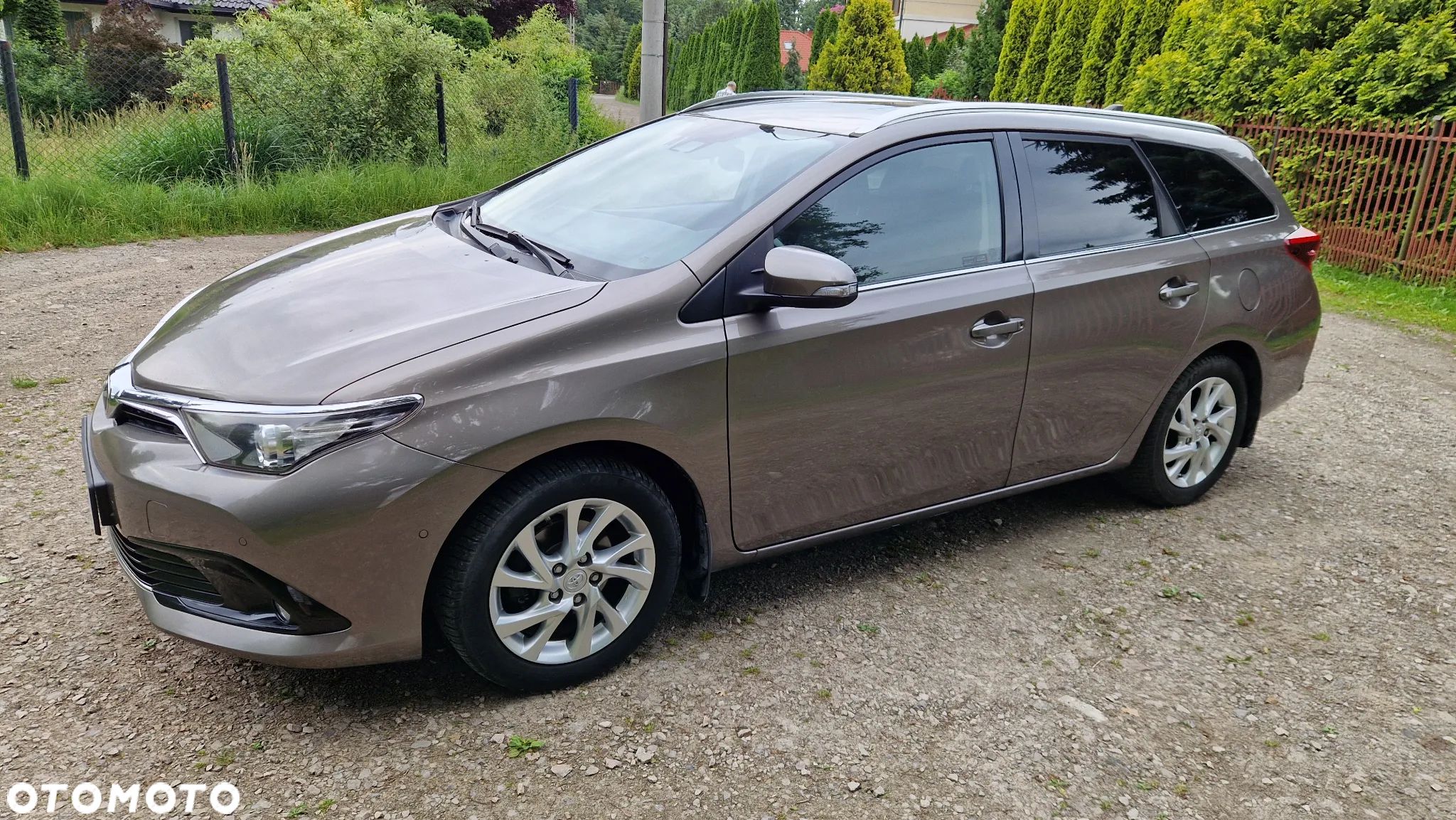 Toyota Auris 1.6 Premium - 1