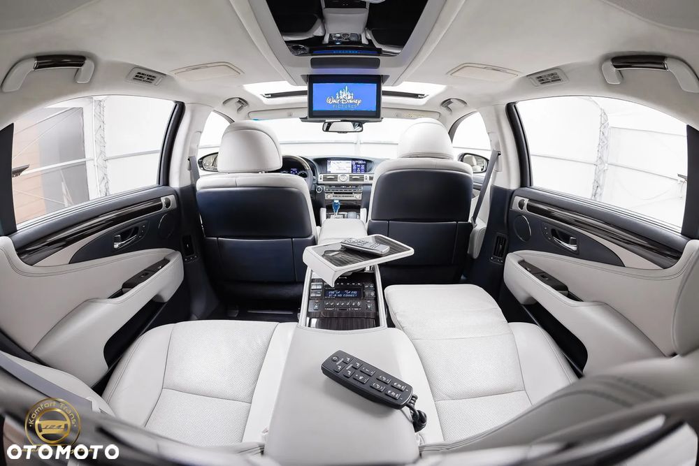 Lexus LS - 9