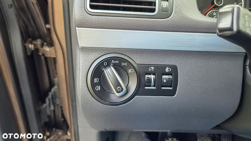 Volkswagen Touran - 17
