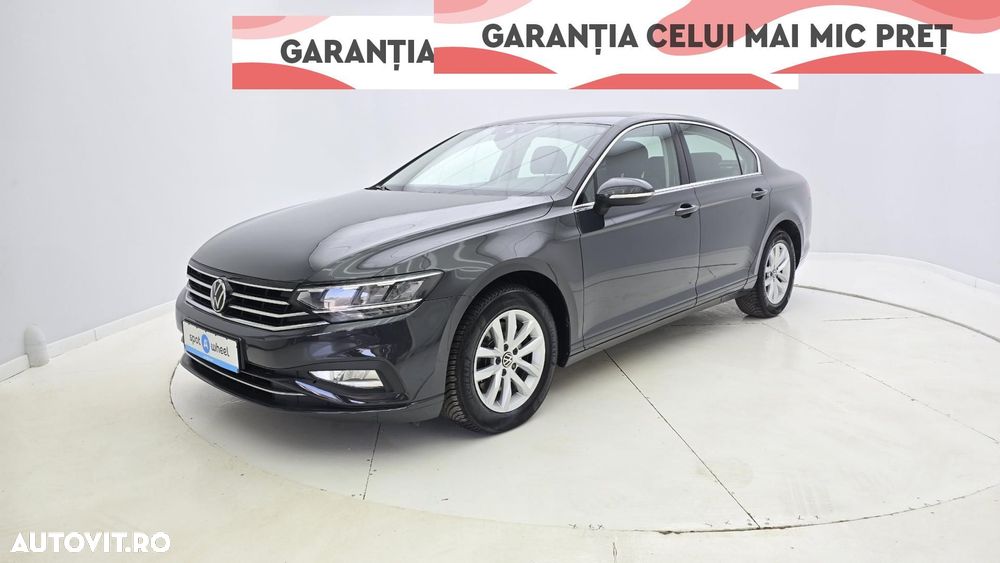 Volkswagen Passat - 1