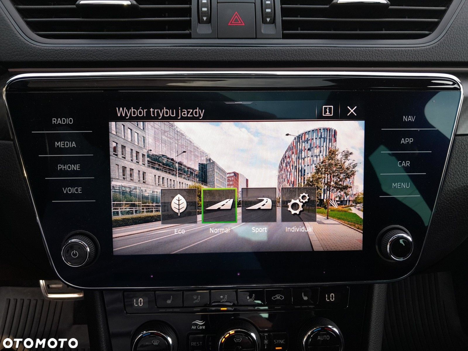 Skoda Superb 1.5 TSI Sportline DSG - 26