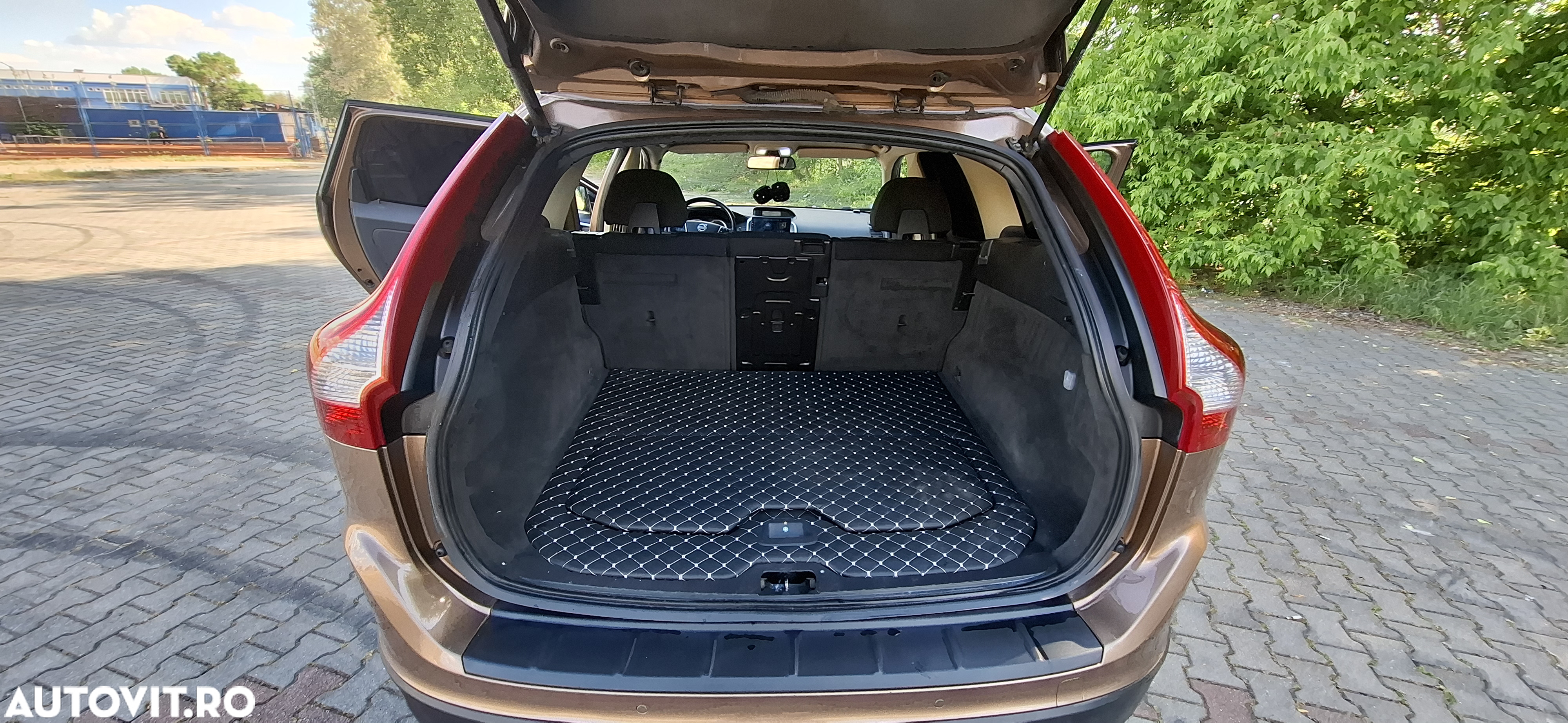 Volvo XC 60 D5 AWD Aut. Momentum - 4