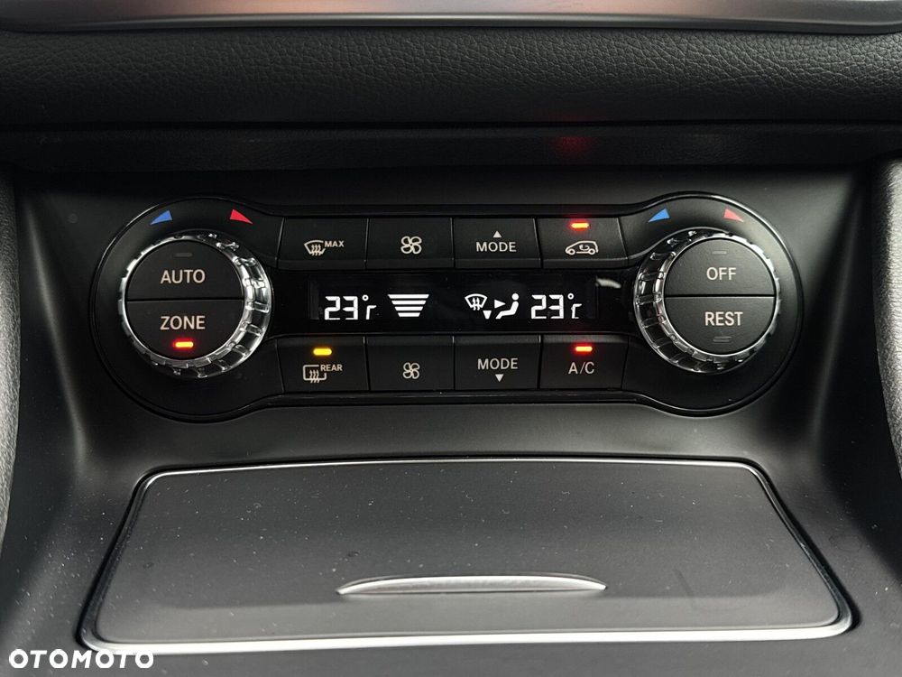 Mercedes-Benz GLA 200 7G-DCT AMG Line - 24