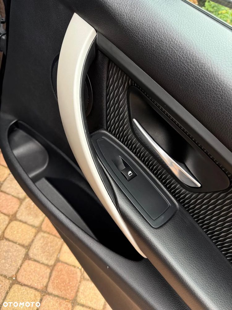 BMW Seria 3 320i Touring Sport-Aut Sport Line - 16