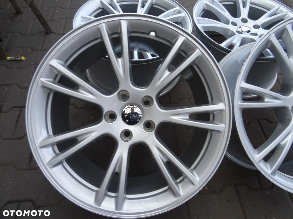 5x114,3x67  9,5Jx19  ET45 Tesla Oryginalne 19 - 2