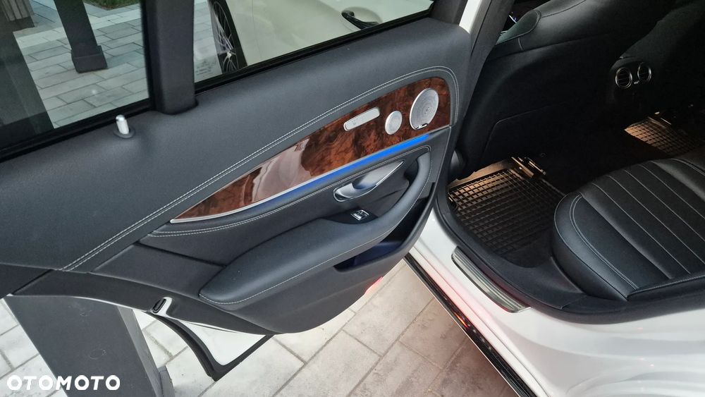 Mercedes-Benz Klasa E 400 4Matic 9G-TRONIC Exclusive - 14