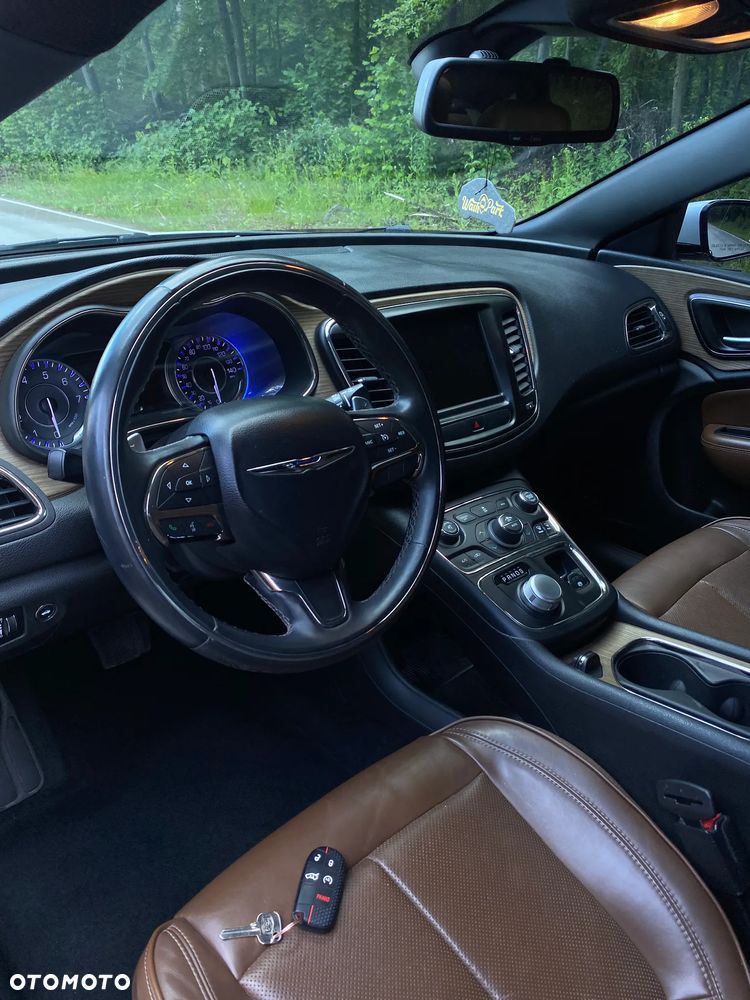 Chrysler 200 - 16