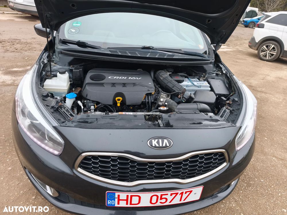 Kia Ceed 1.6 CRDi 128 ISG SW Platinum Edition - 10