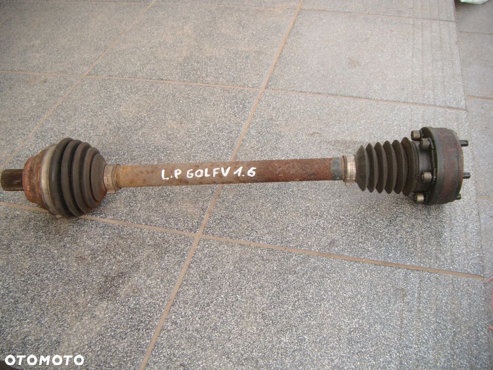 vw golf V  1.4 16v półoś lewa krótka