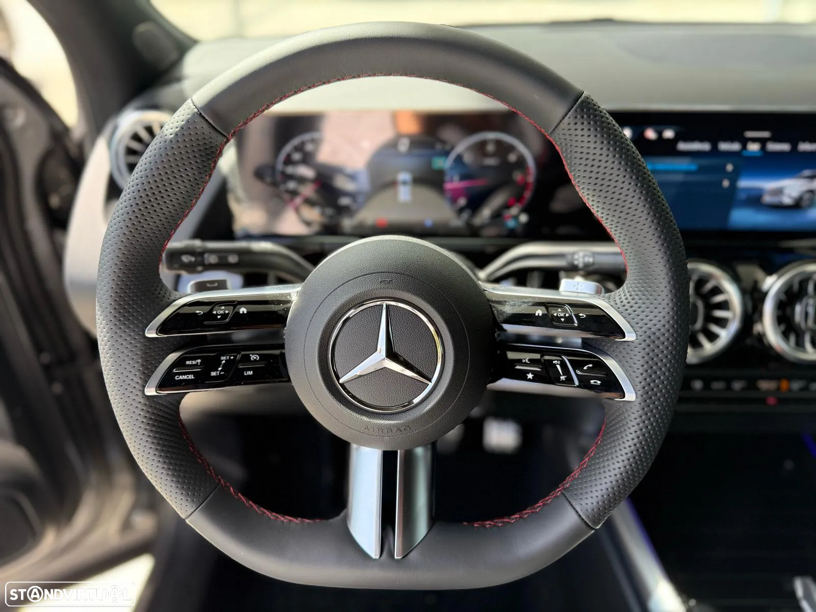 Mercedes-Benz GLA 180 d AMG Line - 14