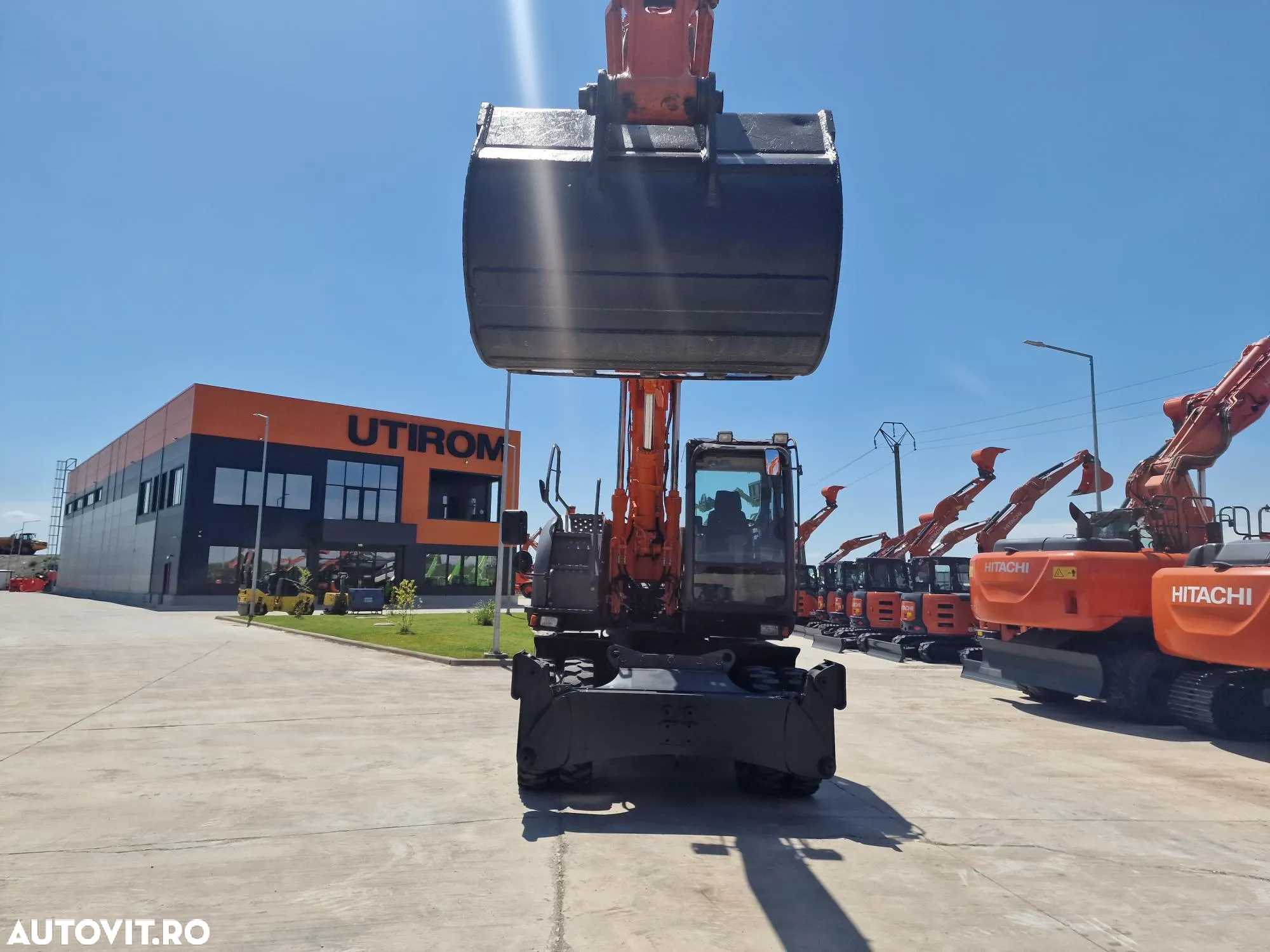 Hitachi PE ROTI, 16,5tone, 3 BRATE, 7.432h, CALE si lama nivelare, Inst picon, a doua instalatie hidr pe brate, AC, camera spate, cupa 1,2m, Ad sapare 6m, ridica  7t la 9m, hidraulica HITACHI, promotie 69.900 EUR+Tva-Posibilitate inchiriere. - 13