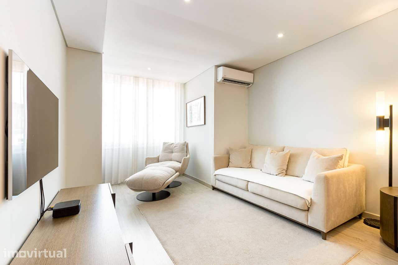 Apartamento T2 Remodelado e com vista em Campolide - Grande imagem: 2/26