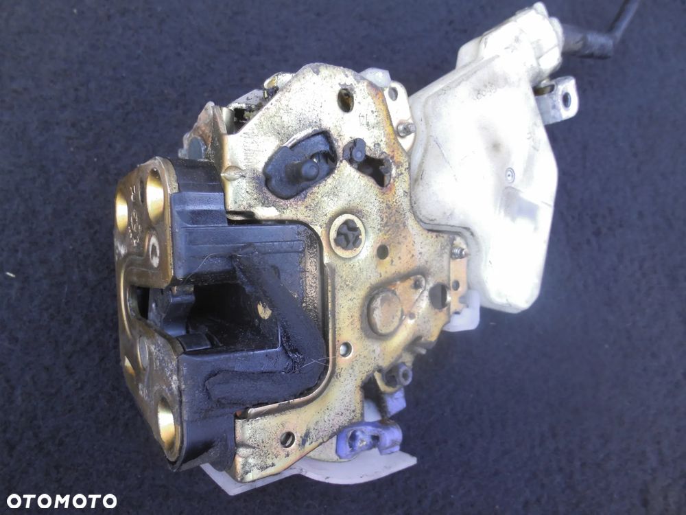 ZAMEK DRZWI CENTRALNY PRAWY TYŁ NISSAN X-TRAIL T30 805524U300 - 3