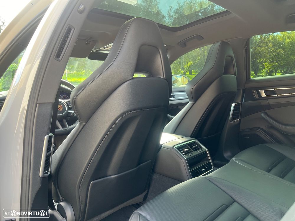 Porsche Panamera 4 E-Hybrid Platinum Edition com PDLS - 35