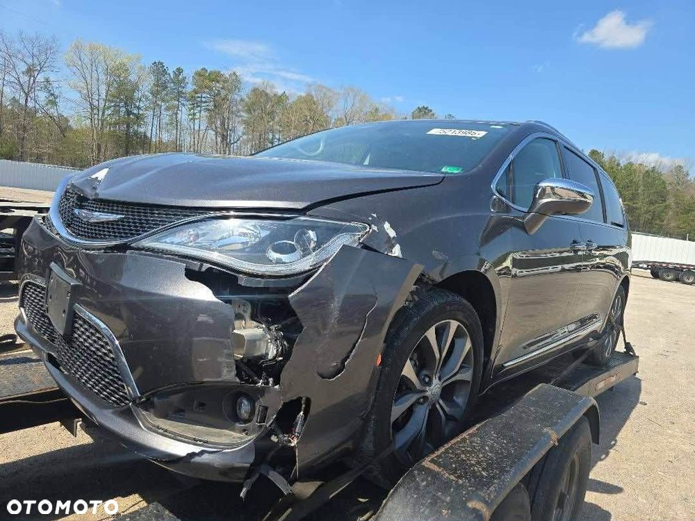 Chrysler Pacifica - 7