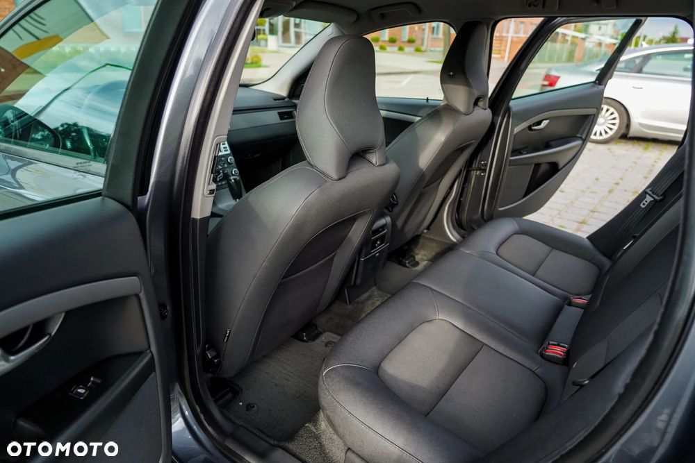 Volvo V70 2.4D Kinetic - 25