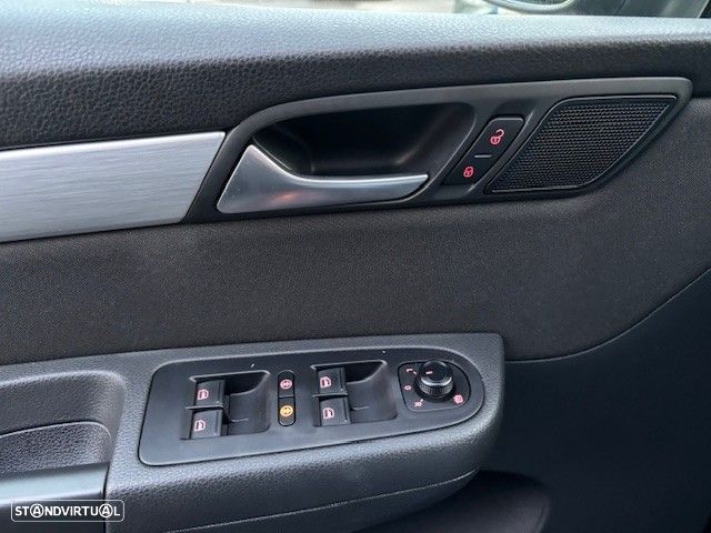 VW Sharan 2.0 TDI Highline DSG - 28