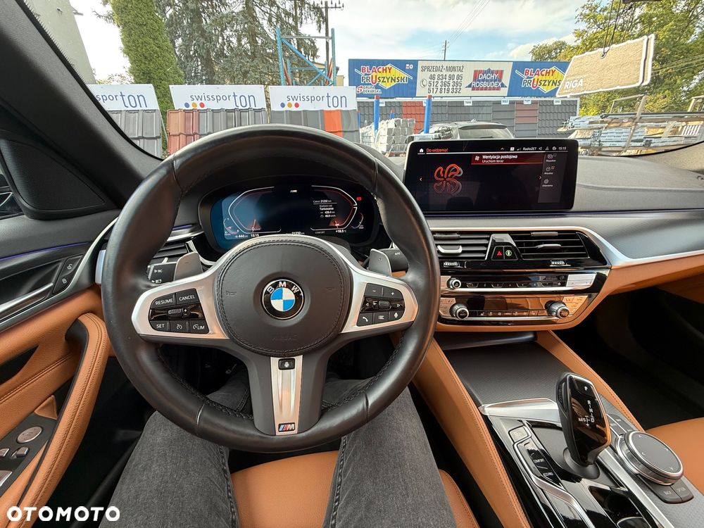 BMW Seria 5 530d xDrive Touring M Sport Edition - 13