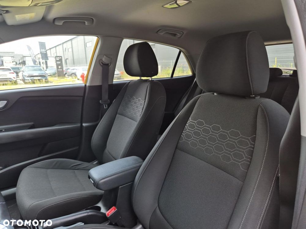 Kia Rio 1.4 L - 12