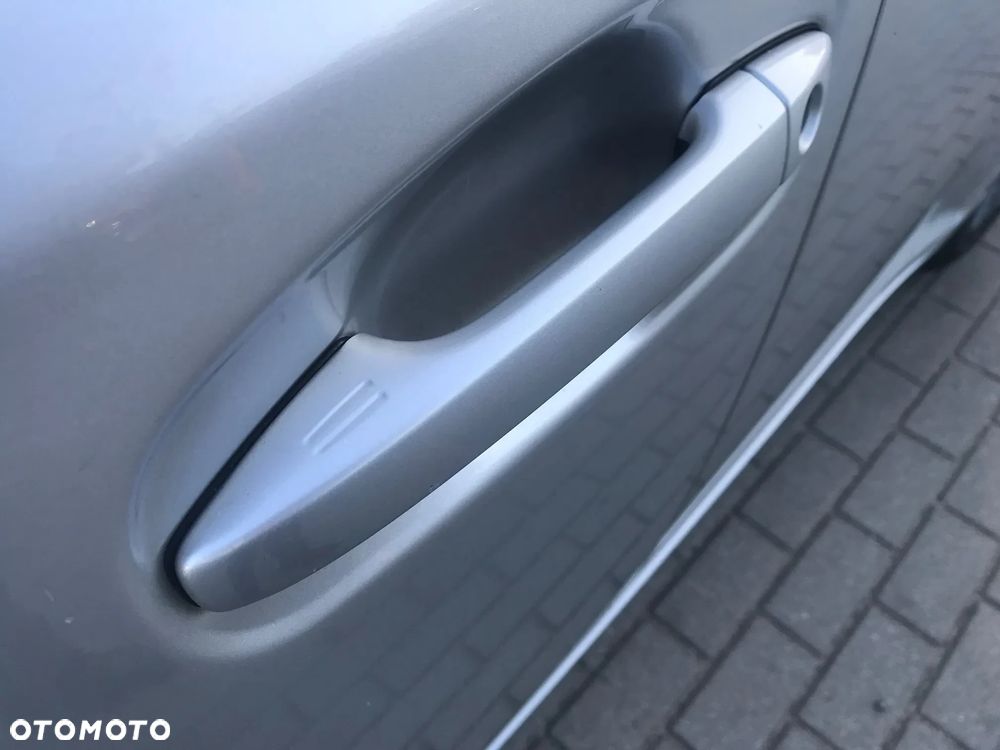 Toyota Avensis 1.8 Premium - 17