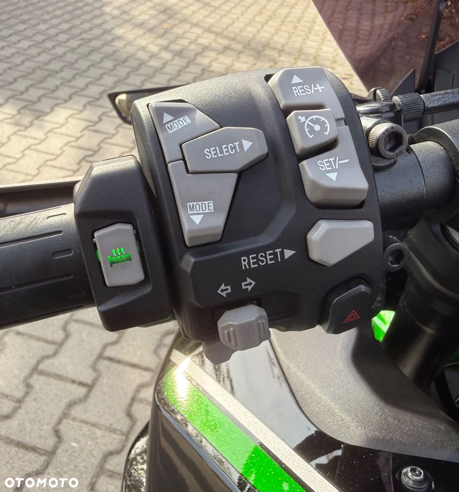Kawasaki Ninja 1000 SX - 24