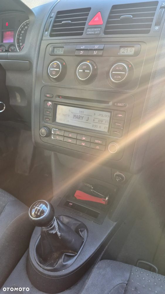 Volkswagen Touran 1.6 FSI - 11