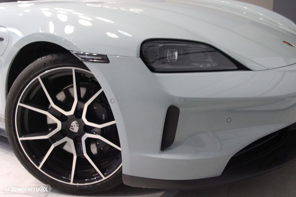 Porsche Taycan Sport Turismo - 11