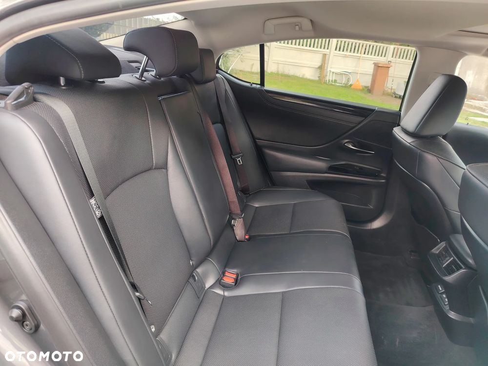 Lexus ES 300h Business Edition - 31